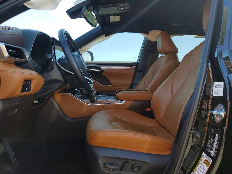 2022 Toyota Highlander Hybrid Platinum