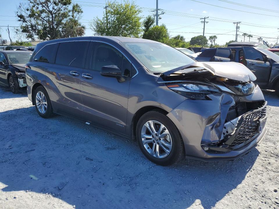 2021 Toyota Sienna xse