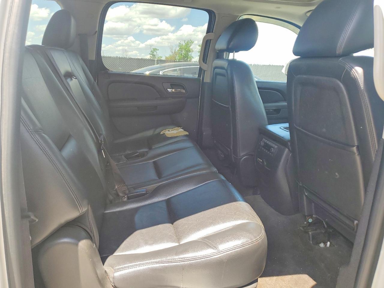 2014 Chev Suburban K1500 LTZ