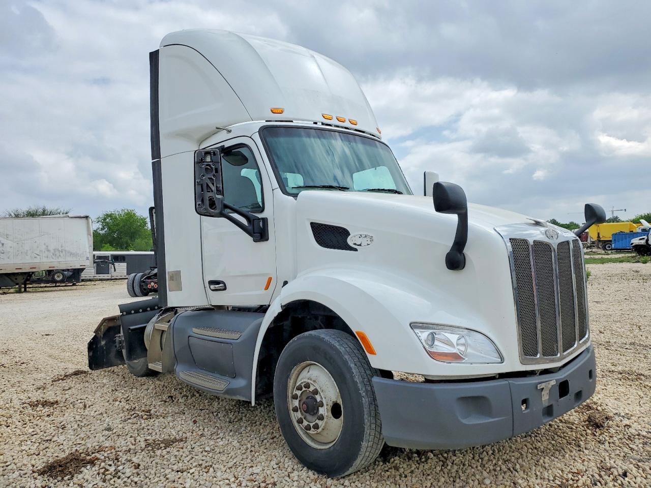 2018 Peterbilt 579 Semi Truck