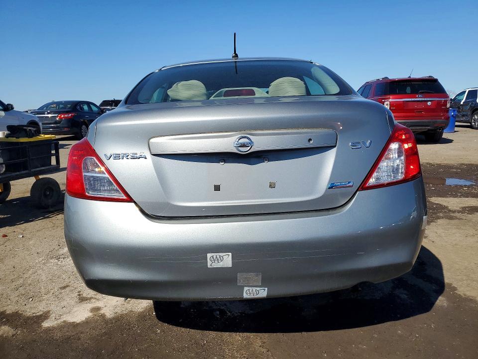 2012 Nissan Versa 1.6 s