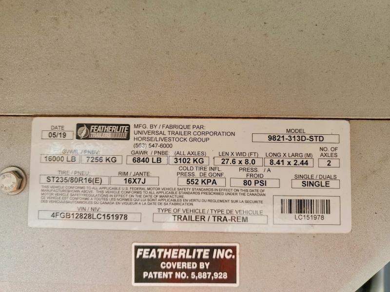 2020 Feathrlite 2020 Featherlite 9821-313D-STD Horse Trailer