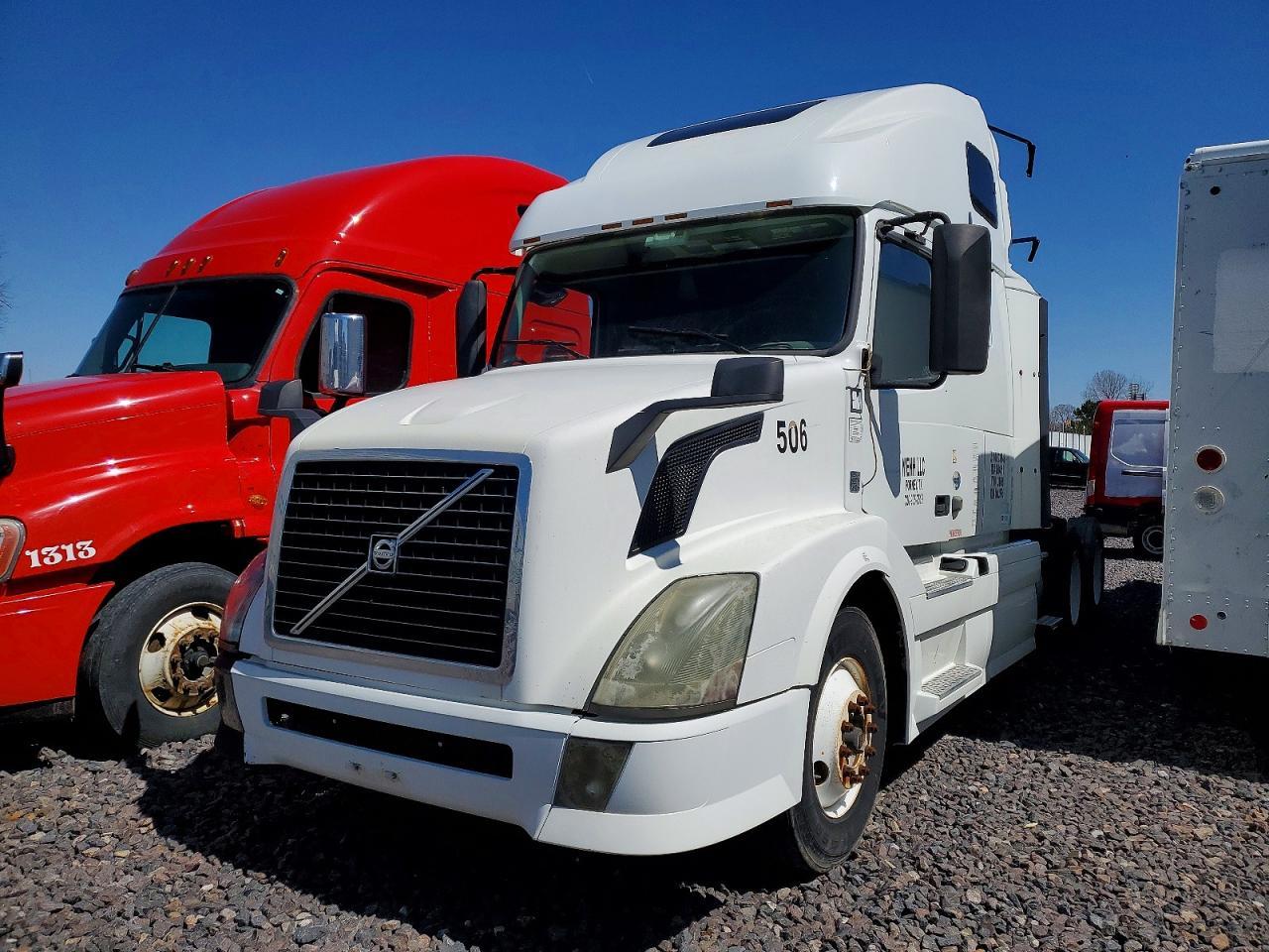 2013 Volvo VNL Semi Truck
