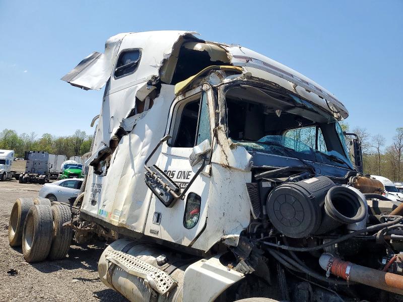 2004 Freightliner CST120 Semi Truck