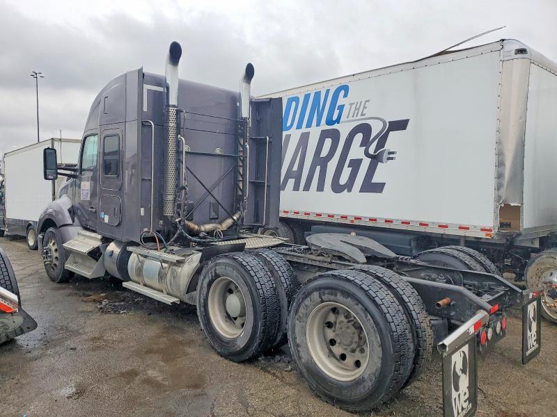 2015 Kenworth T680 Semi Truck