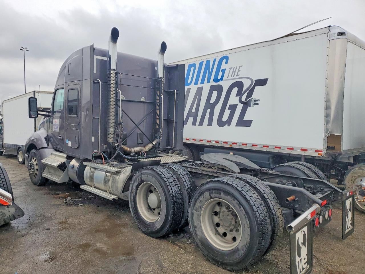 2015 Kenworth T680 Semi Truck