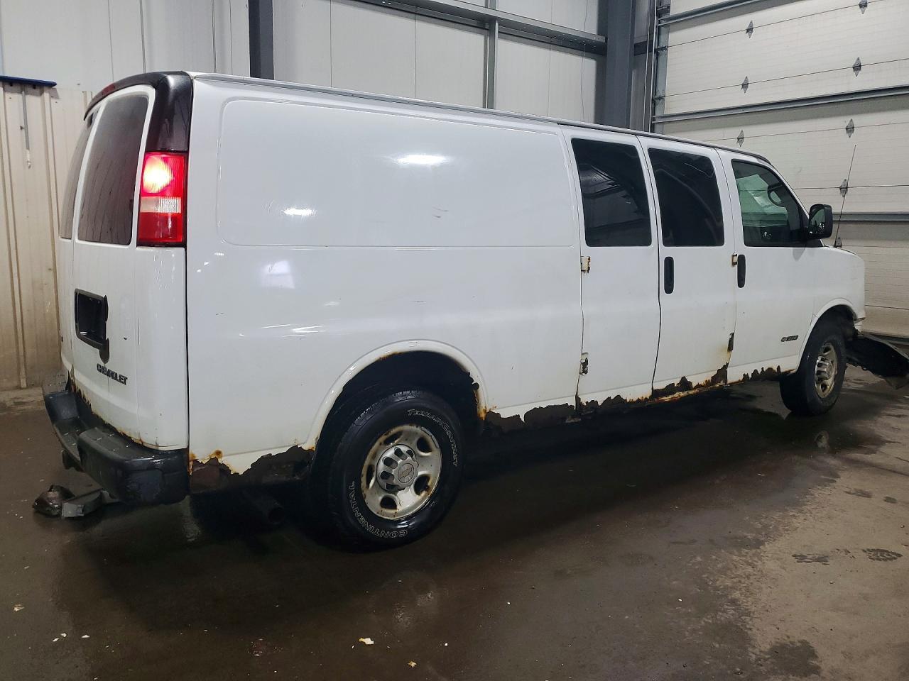 2005 Chevrolet Express 3500 Delivery Truck