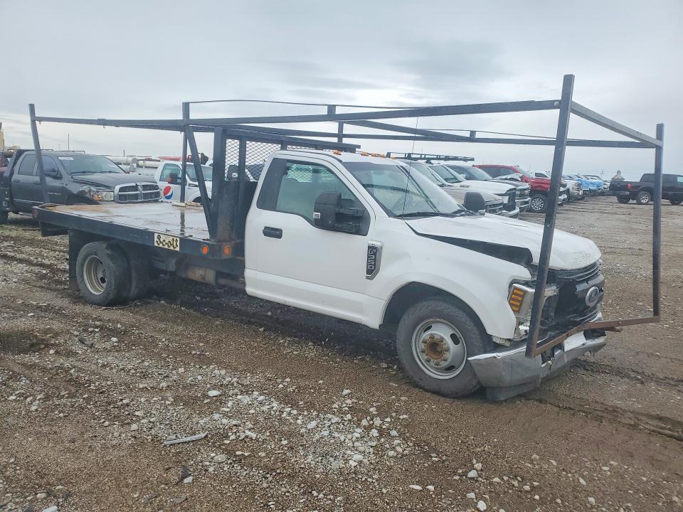 2019 Ford F350 Super Duty Flatbed Truck