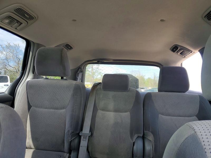 2010 Toyota Sienna le 8-passenger