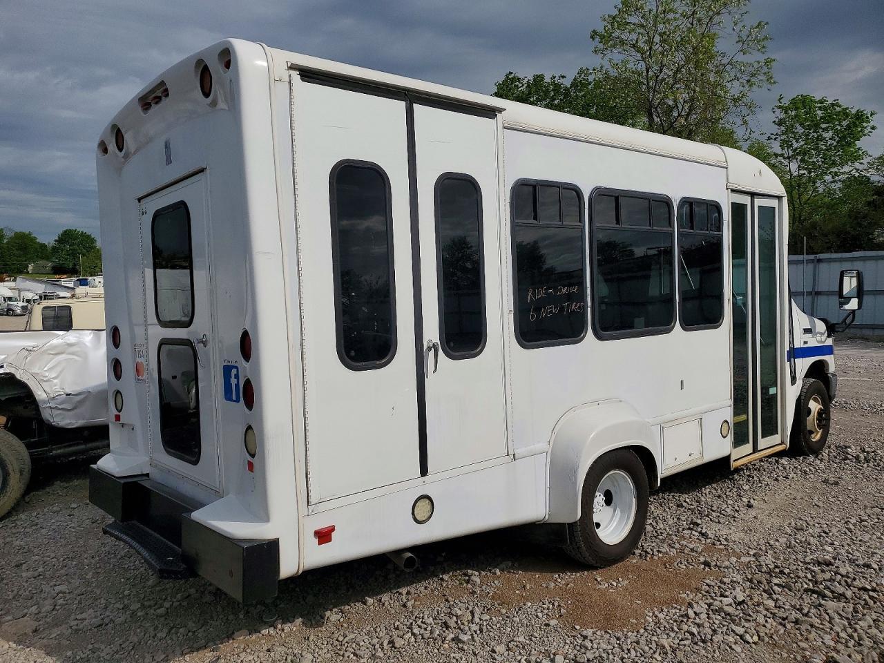 2016 Ford Econoline E350 Super Duty Cutaway Van