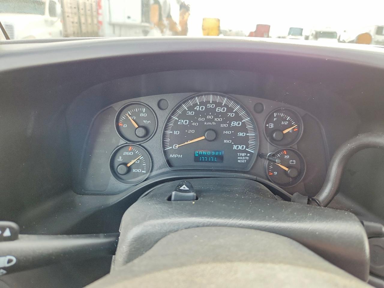 2005 Tilhulp 2005 GMC Savana Shuttle Bus