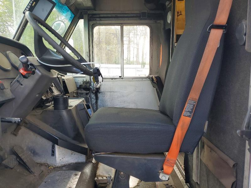 2004 Freightliner Mt45g Delivery Truck