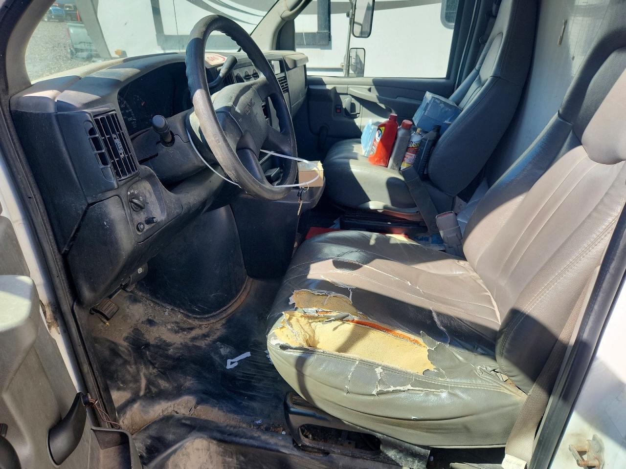 2006 GMC Savana BOX Truck