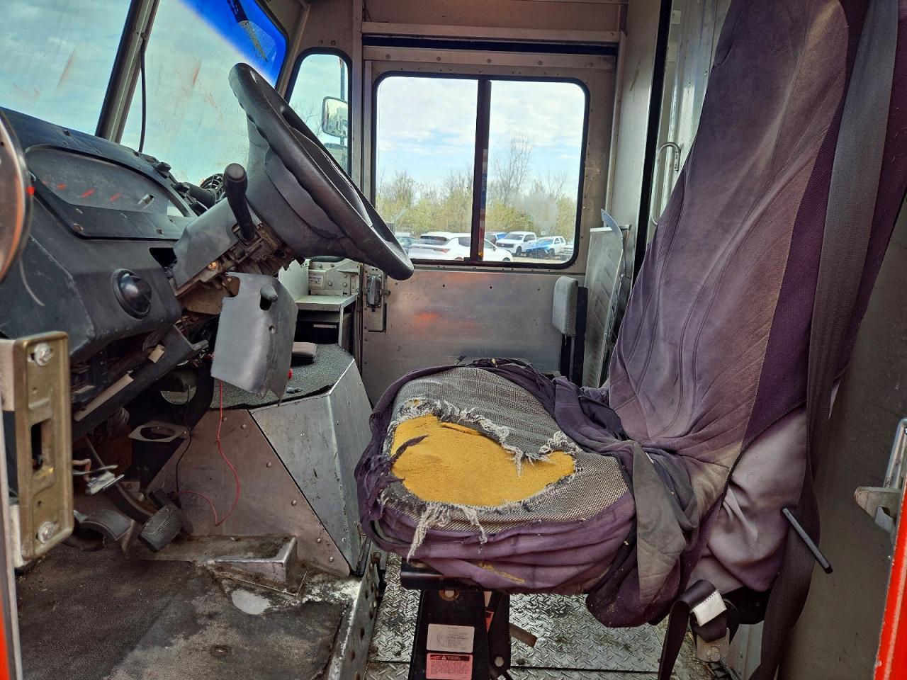 2004 Ford E350 Delivery Truck