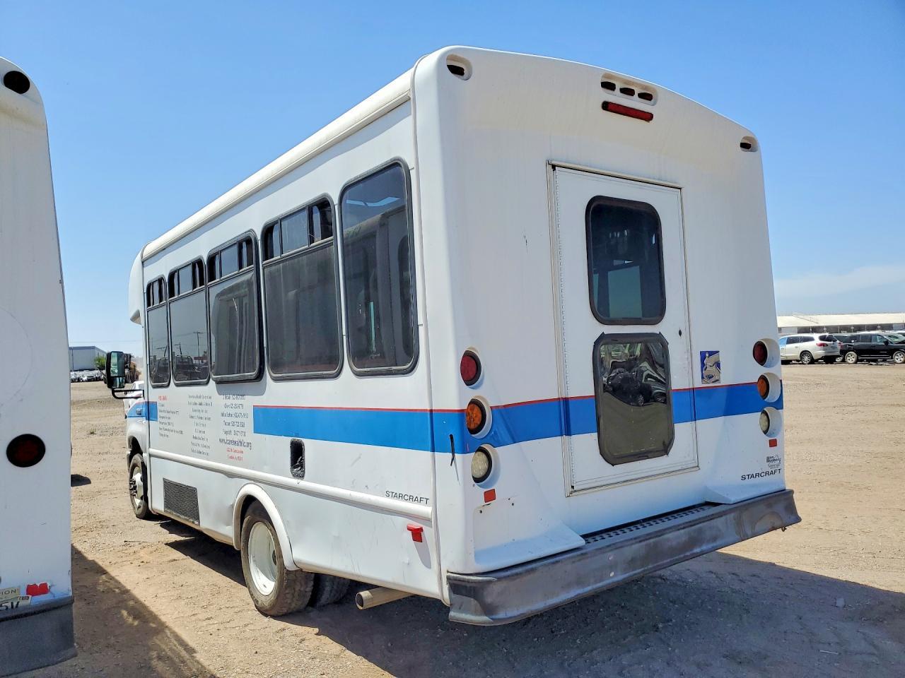 2017 Ford Econoline E450 Super Duty Cutaway Van