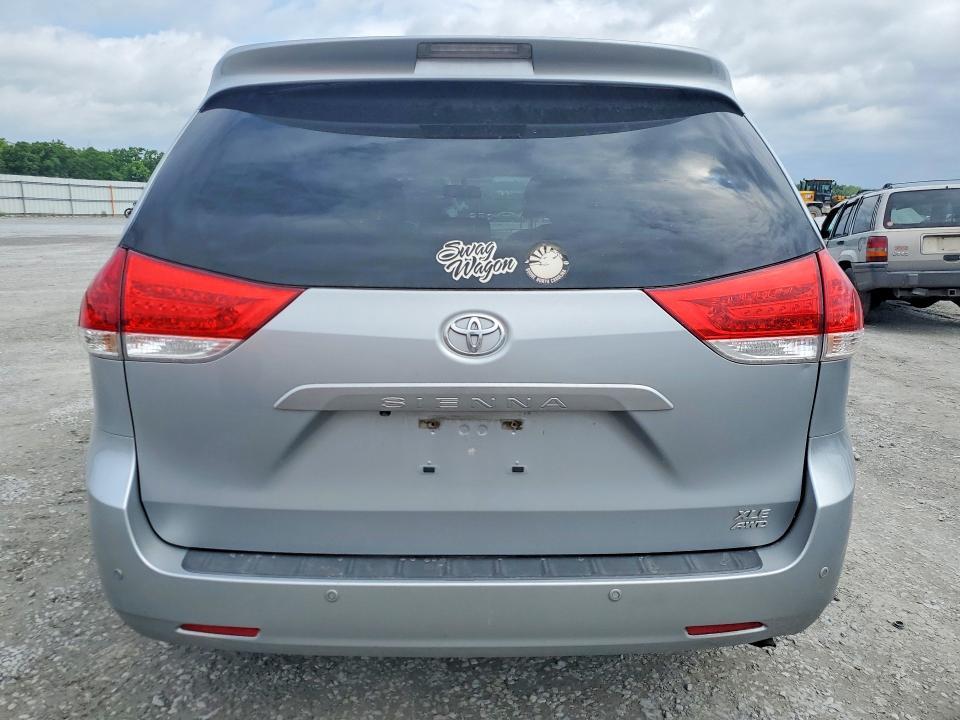2014 Toyota Sienna xle 7-passenger