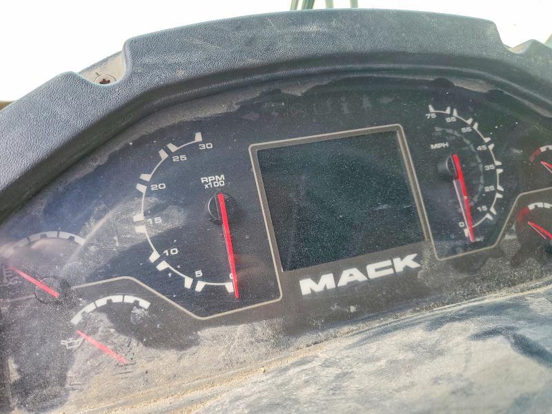 2016 Mack LR600 Refuse Truck