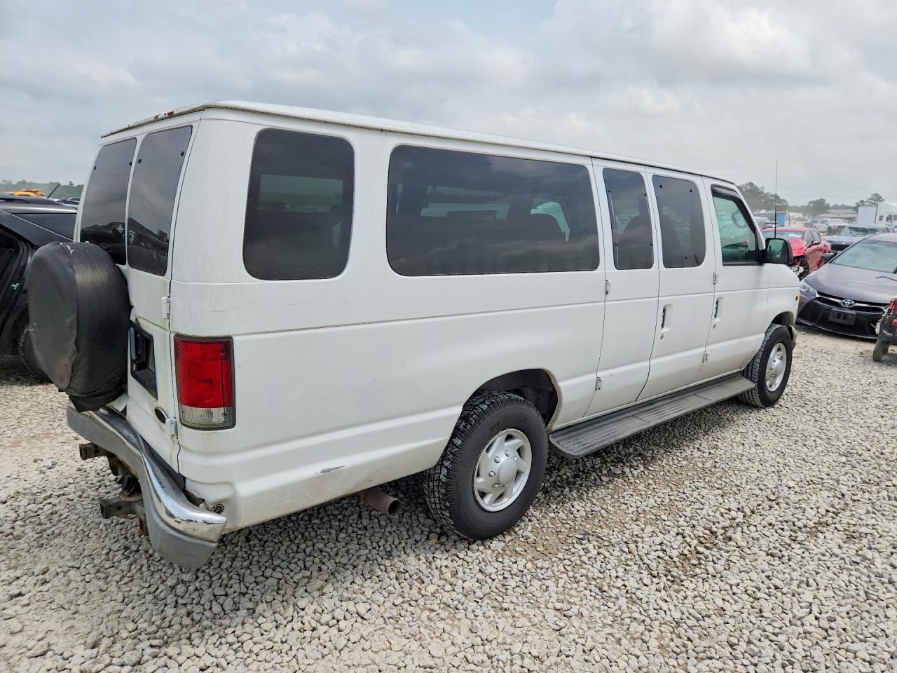 2001 Ford Econoline E350 Super Duty Wagon