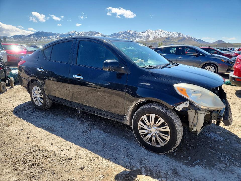 2013 Nissan Versa 1.6 s