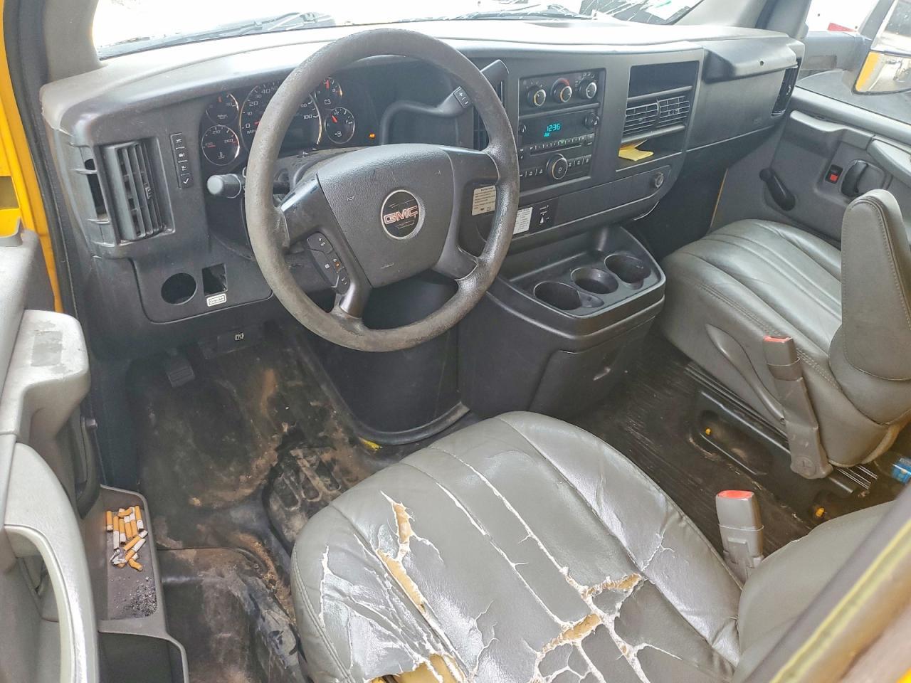 2012 GMC Savana BOX Truck