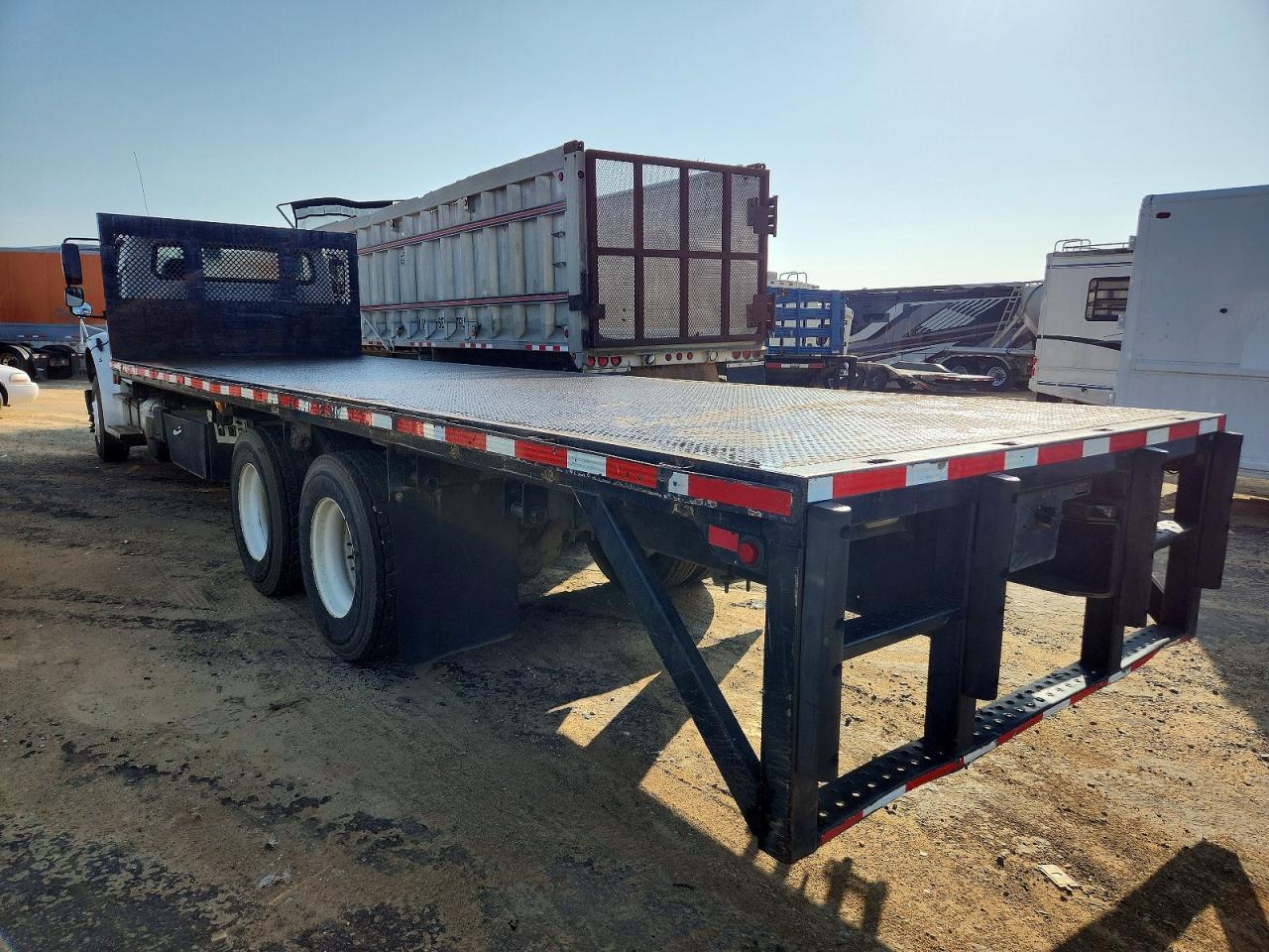 2016 Freigliner 2016 Freightliner Business Class M2 Flatbed Truck