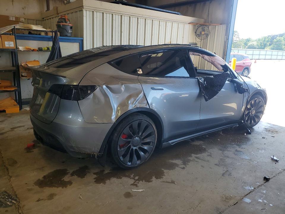 2025 Tesla Model y