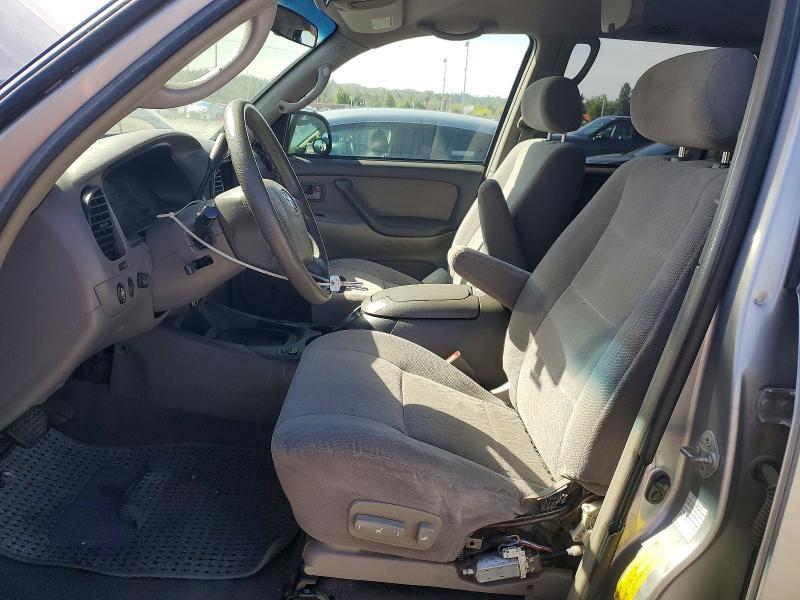 2004 Toyota Sequoia SR5