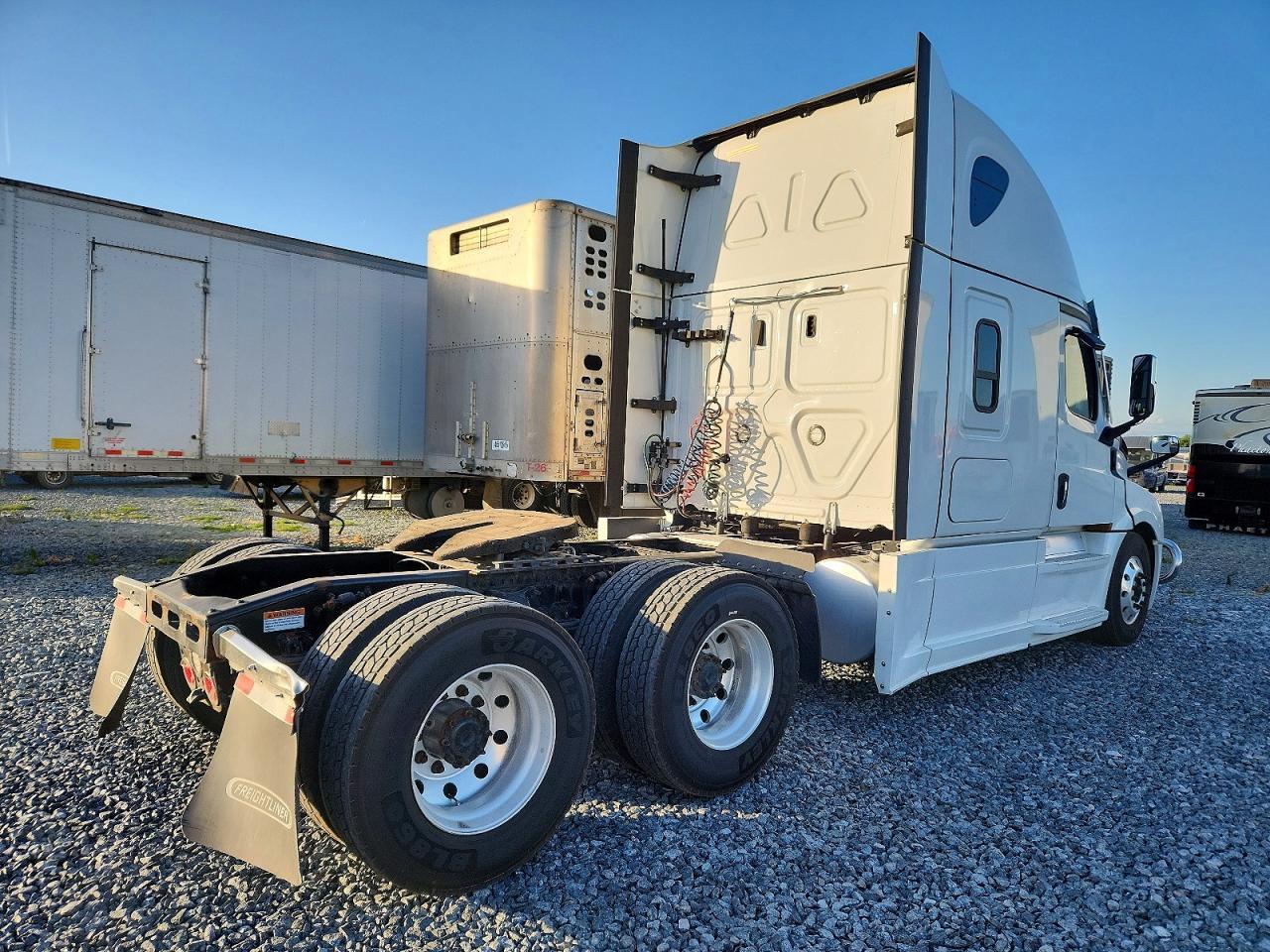 2021 Freigliner 2021 Freightliner Cascadia 126 Semi Truck