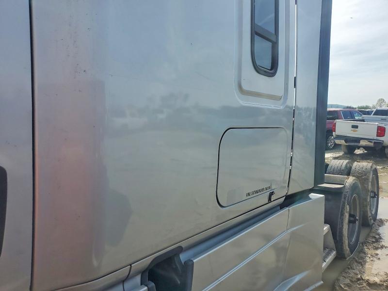 2020 Freigliner 2020 Freightliner Cascadia 126 Semi Truck