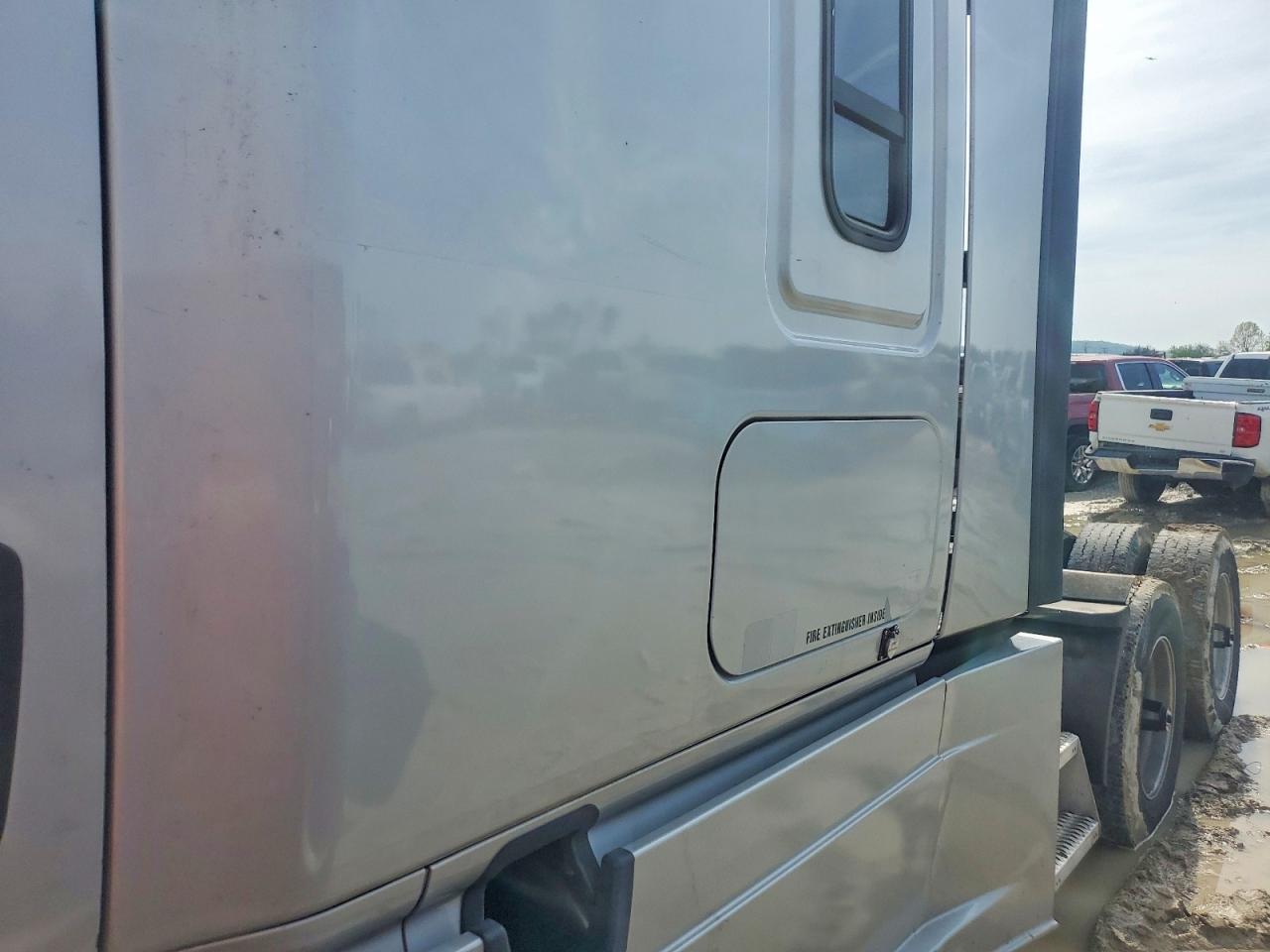 2020 Freigliner 2020 Freightliner Cascadia 126 Semi Truck