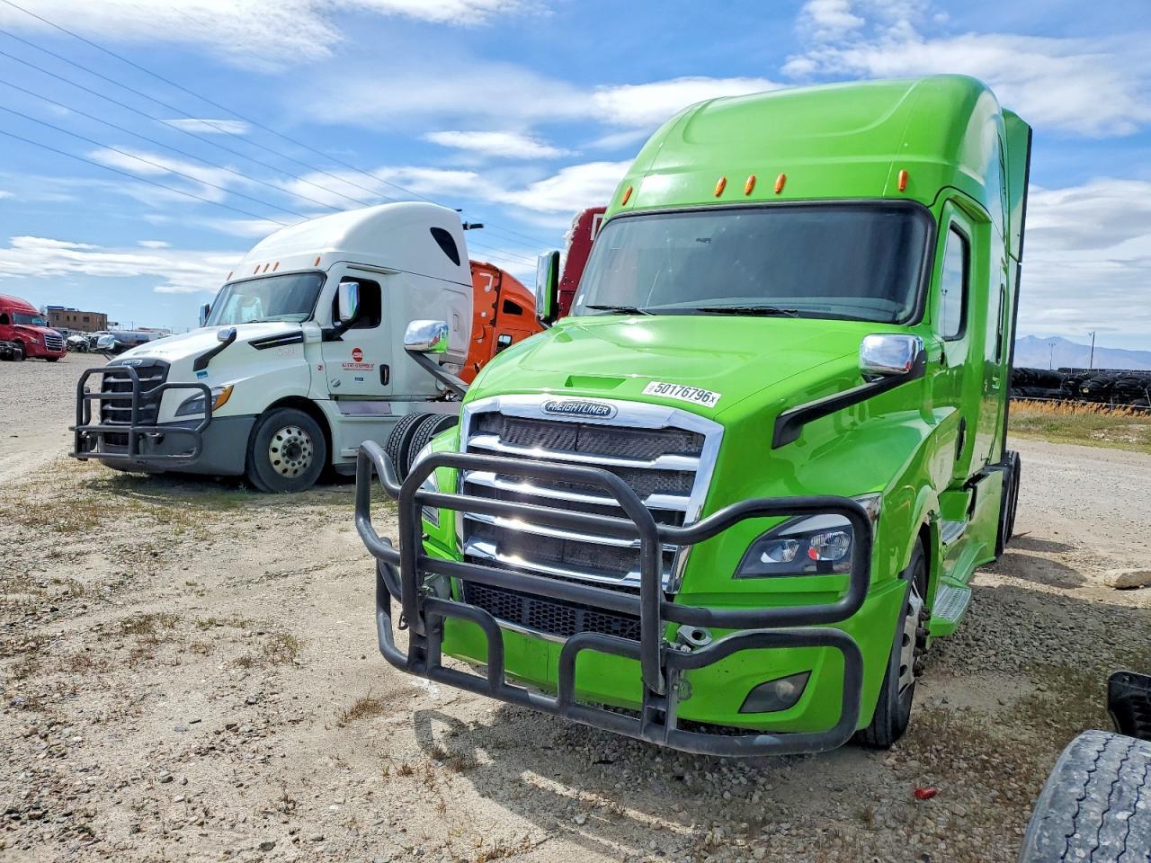 2019 Freigliner 2019 Freightliner Cascadia 126 Semi Truck