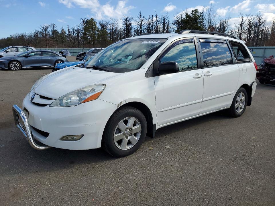 2010 Toyota Sienna le 7-passenger