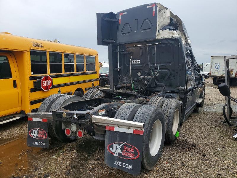 2020 Freigliner Cascadia 126