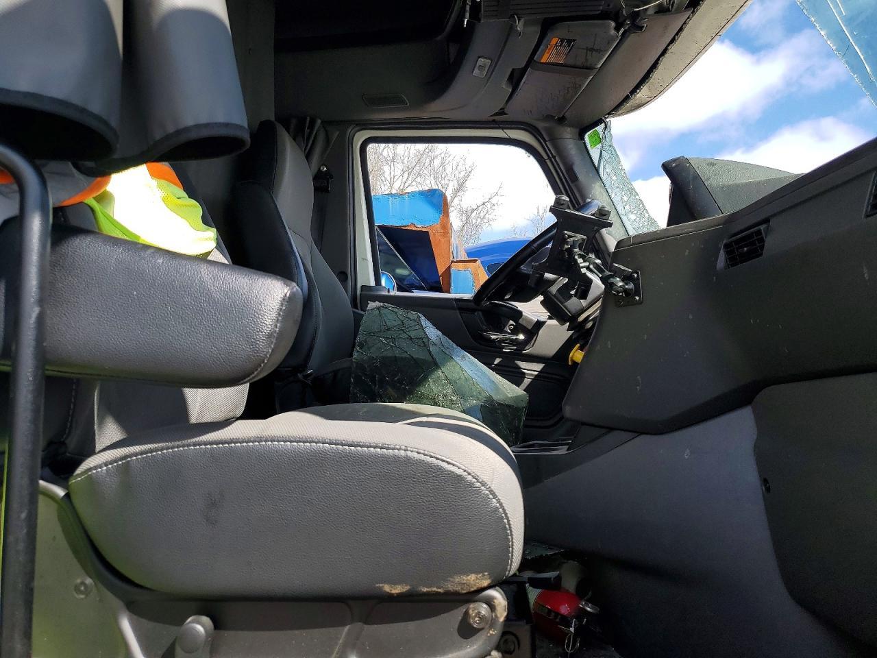 2025 International LT625