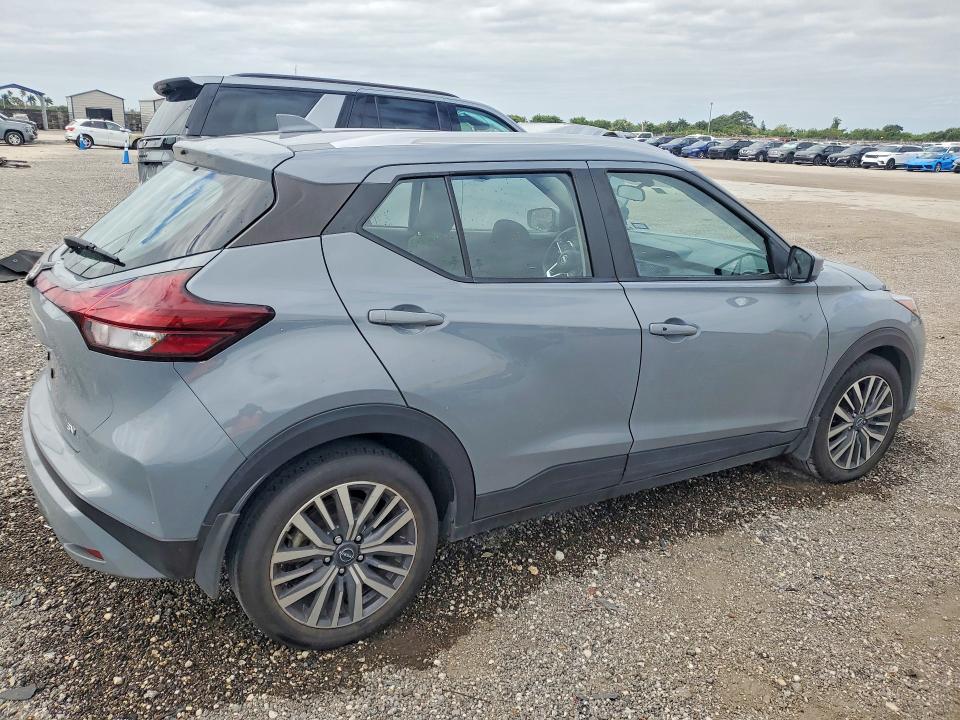 2023 Nissan Kicks sv