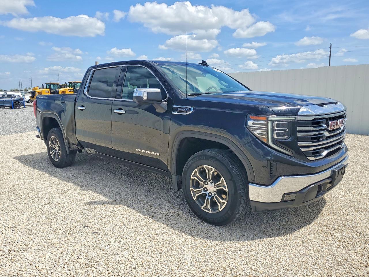 2025 GMC Sierra K1500 SLT