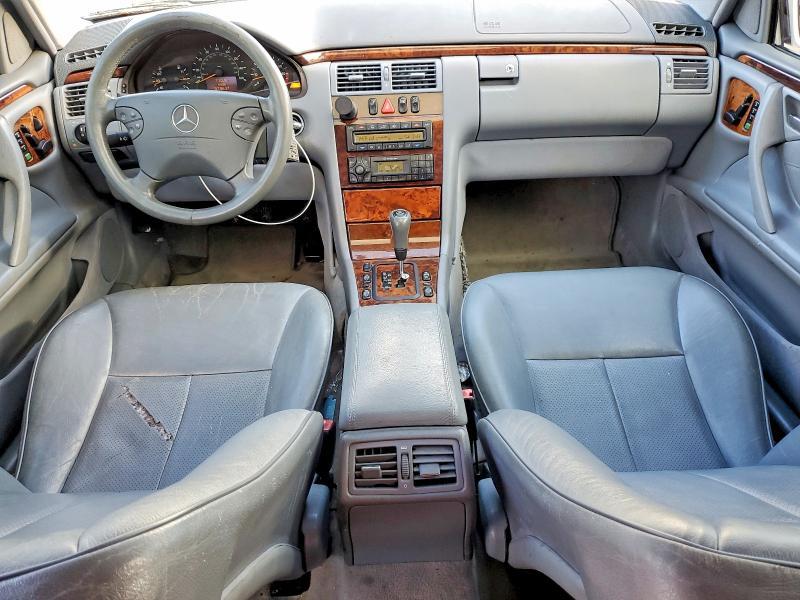 2001 Mercedes-Benz E 320