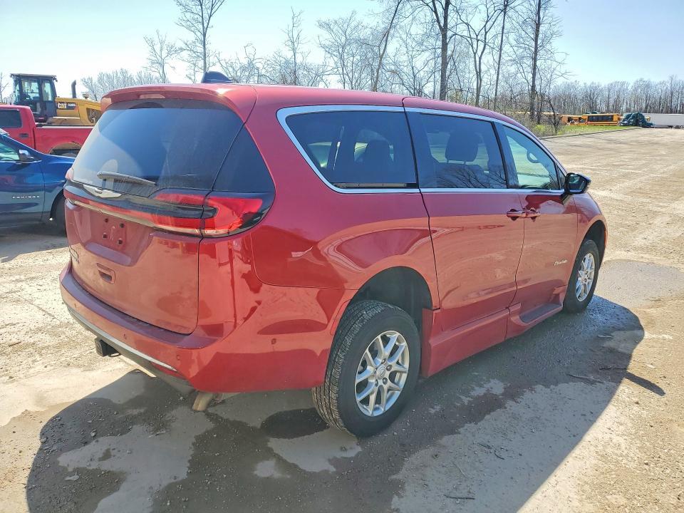 2025 Chrysler Pacifica Select
