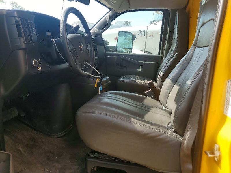 2022 GMC Savana BOX Truck