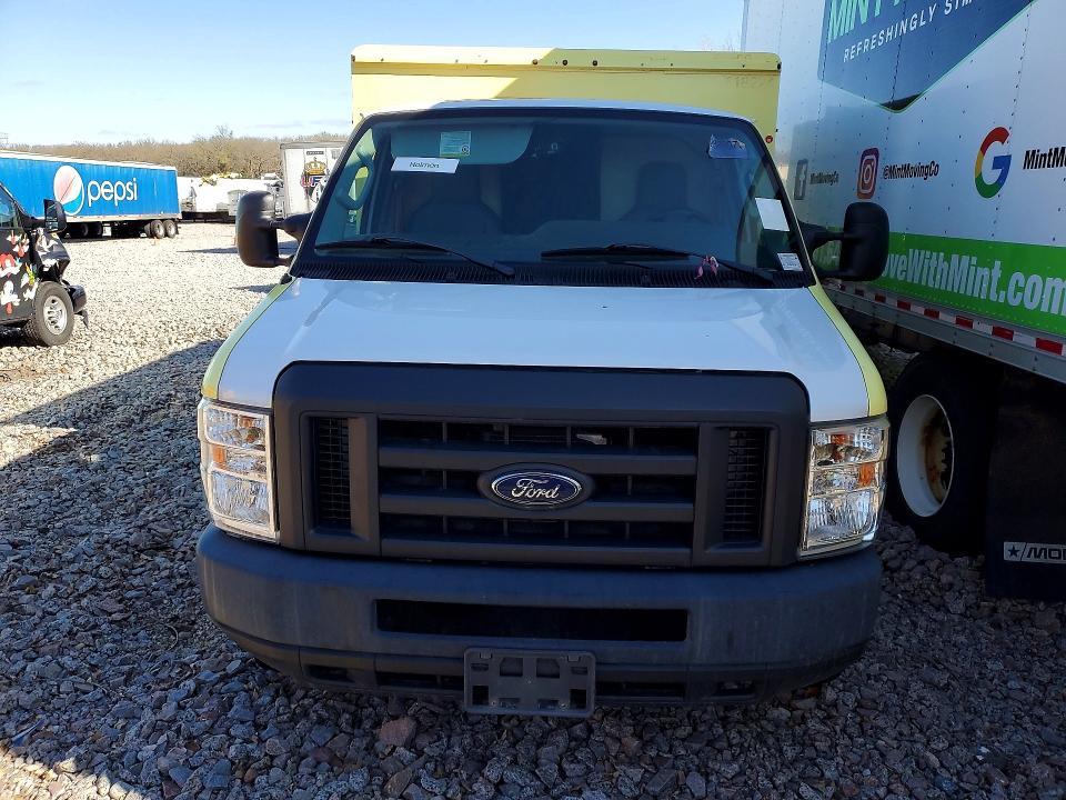 2018 Ford Econoline E450 Super Duty Cutaway Van