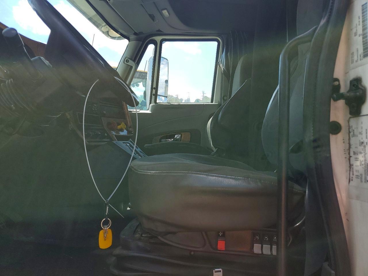 2015 International Prostar Semi Truck