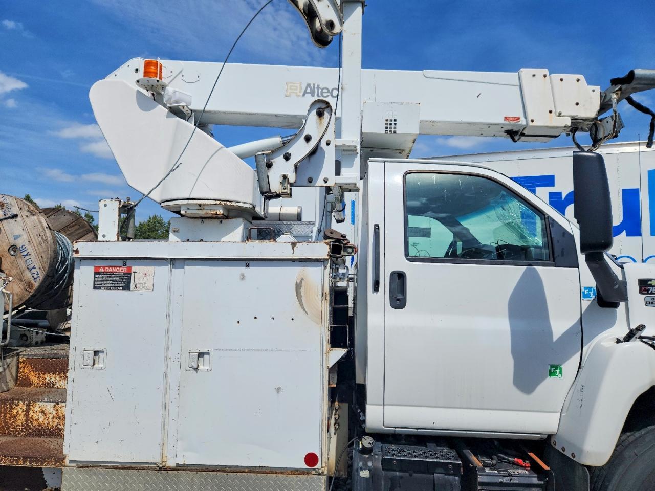 2007 Chev Rolet C7500 Cable Placer Bucket Truck