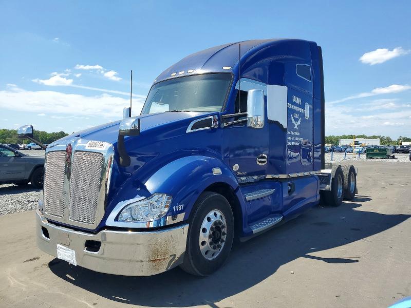 2014 Kenworth T680 Semi Truck