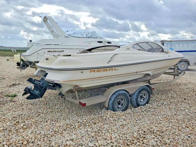 2000 Regal 2565 Boat