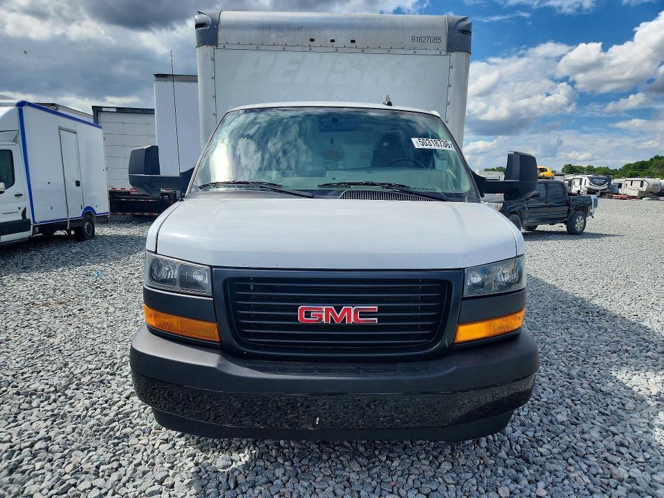 2022 GMC Savana BOX Truck