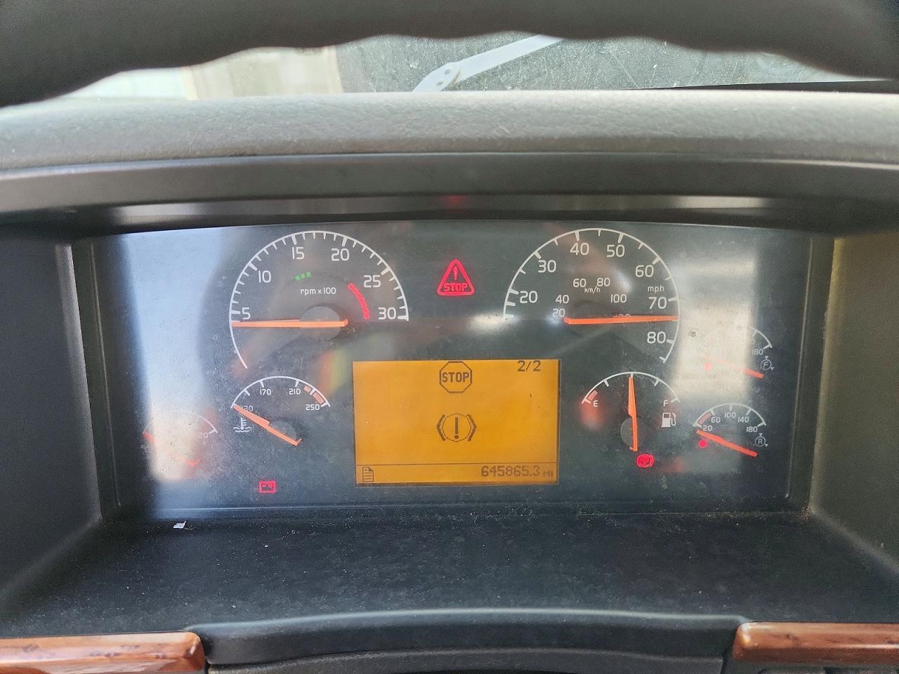 2003 Volv O VNM Semi Truck