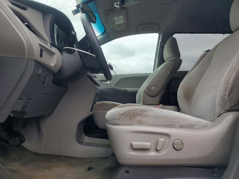 2016 Toyota Sienna le 8-passenger