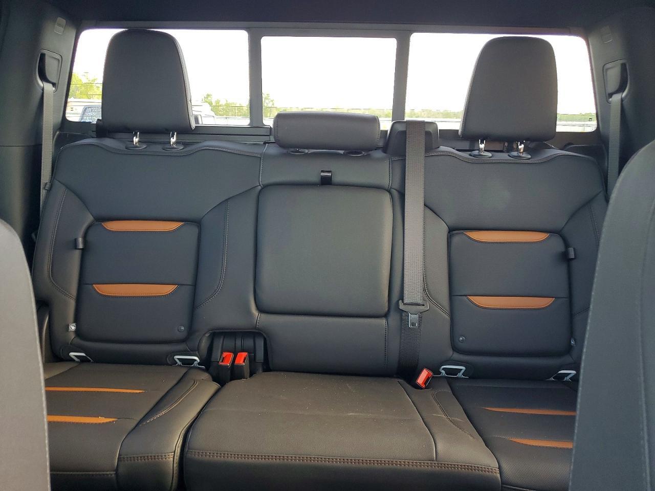 2025 GMC Sierra K2500 AT4