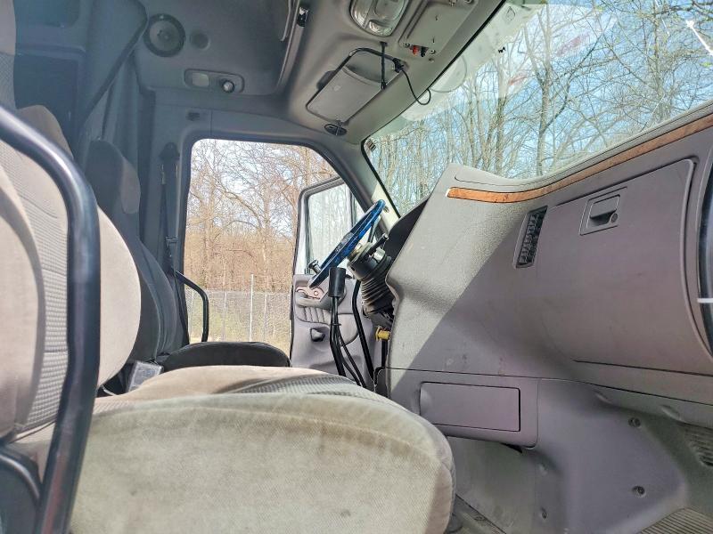 2012 Peterbilt 587 Semi Truck