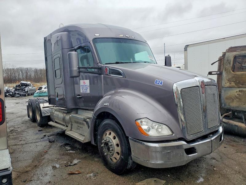 2015 Kenworth T680 Semi Truck